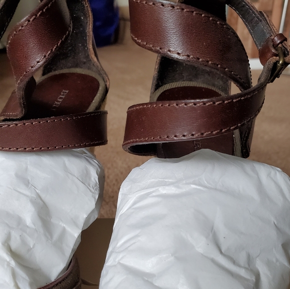 Like new Authentic Burberry Espadrille - Picture 11 of 13